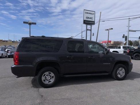 Used 2011 GMC Yukon XL 2500 SLT w/ SLT-2 Equipment Package image 10