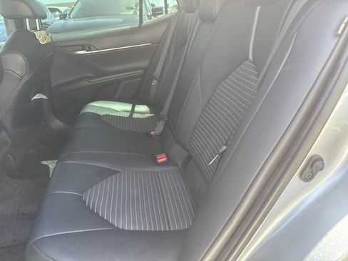 Used 2020 Toyota Camry SE FWD image 5