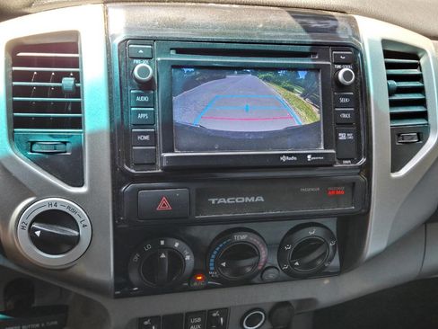 Used 2015 Toyota Tacoma TRD Pro AWD/4WD image 2