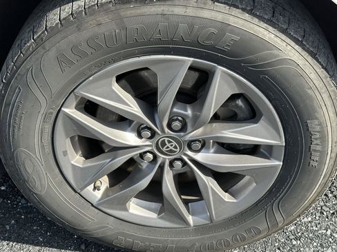 Used 2021 Toyota Sienna XLE w/ XLE Plus Package FWD image 10