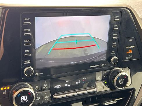 Used 2021 Toyota Highlander XLE image 36