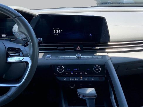 Used 2023 Hyundai Elantra SEL w/ Convenience Package FWD image 6