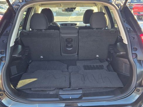 Used 2020 Nissan Rogue SV image 12