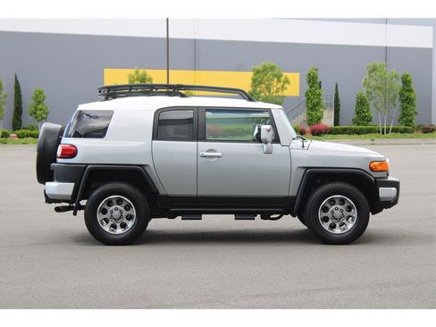 Used 2012 Toyota FJ Cruiser 4WD w/ Convenience Pkg image 4