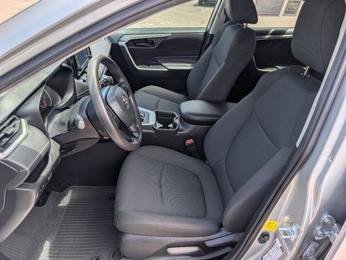 Used 2021 Toyota RAV4 LE FWD image 2