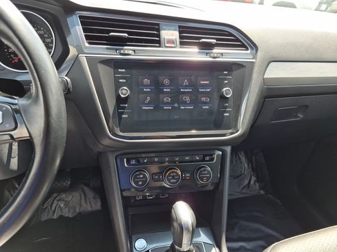 Used 2018 Volkswagen Tiguan SEL AWD/4WD image 26
