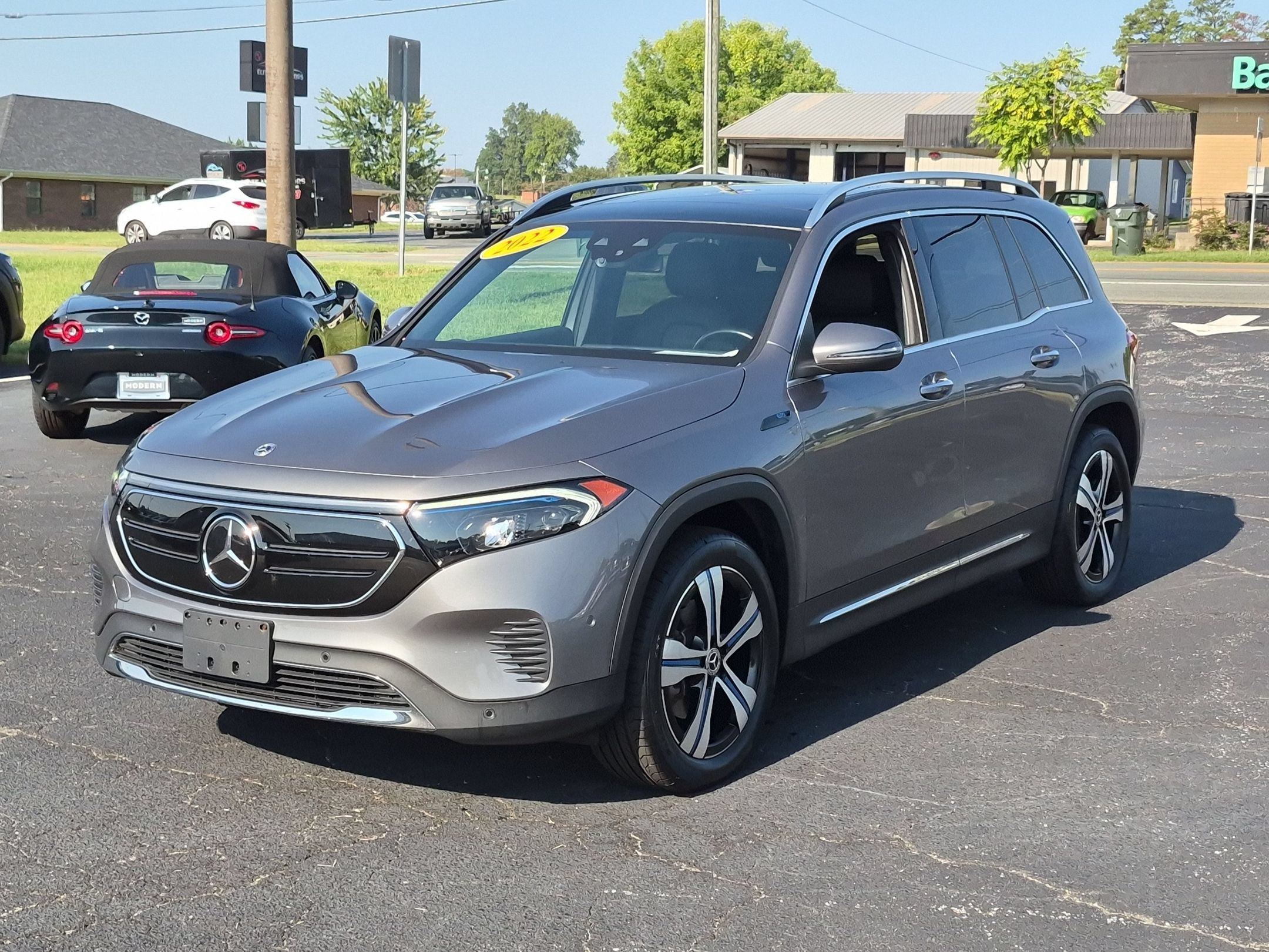 Used 2022 Mercedes-Benz EQB 350 4MATIC image 1