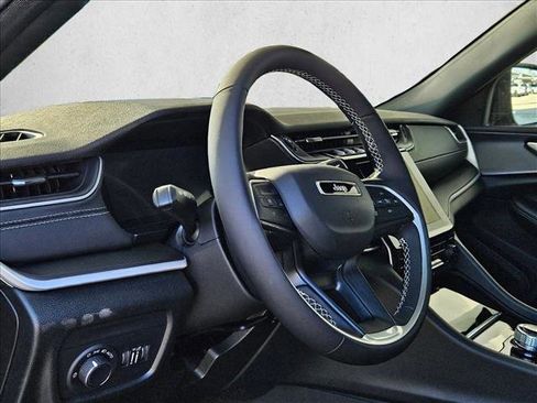 New 2025 Jeep Grand Cherokee Laredo X image 3