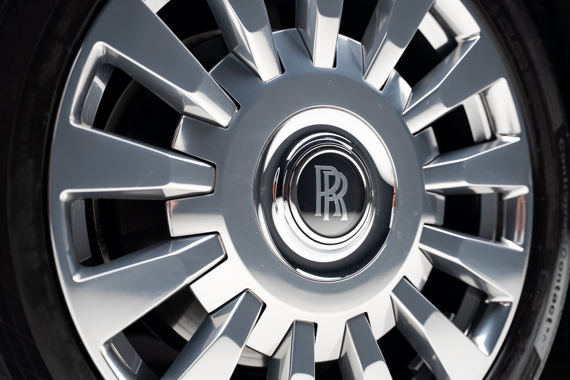 Used 2023 Rolls-Royce Phantom Sedan w/ The Phantom Package RWD image 23