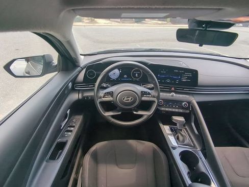 Used 2025 Hyundai Elantra SEL FWD image 35