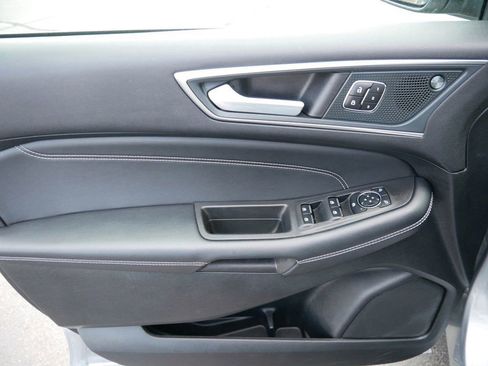 Certified 2024 Ford Edge Titanium image 9