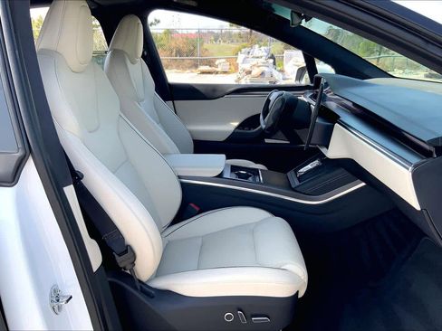 Used 2022 Tesla Model X Plaid image 8