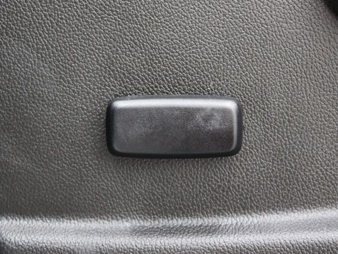 Used 2022 Chevrolet Colorado LT w/ Fleet Safety Package RWD image 16