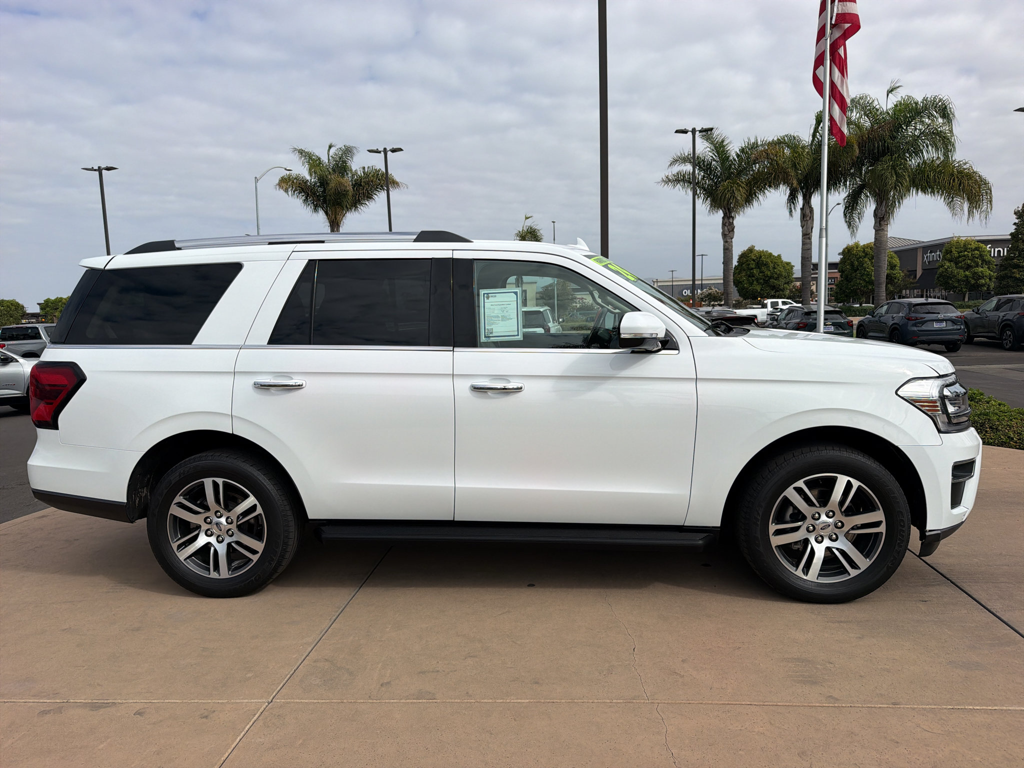 Used 2024 Ford Expedition Limited AWD/4WD image 4