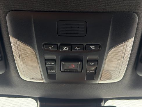 Used 2021 Toyota Corolla SE w/ SE Premium Package FWD image 30
