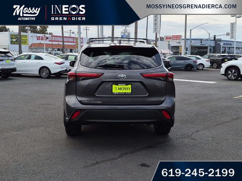 Used 2021 Toyota Highlander L FWD image 7