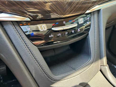 Used 2022 Cadillac XT6 Premium Luxury w/ Platinum Package AWD/4WD image 22