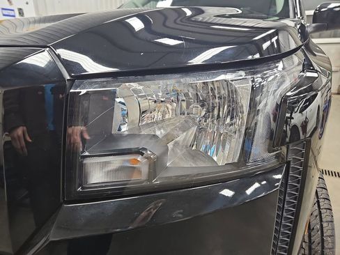 Used 2024 Nissan Frontier SV image 28