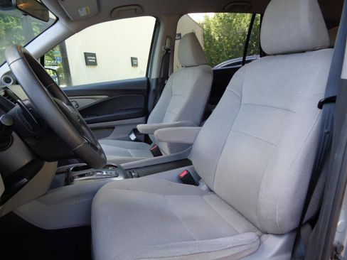 Used 2021 Honda Pilot EX image 2