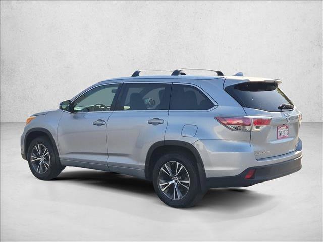 Used 2016 Toyota Highlander XLE AWD/4WD image 8