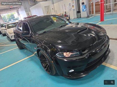 Used 2019 Dodge Charger Scat Pack RWD image 2