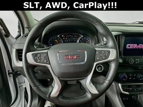 Used 2024 GMC Terrain SLT image 12