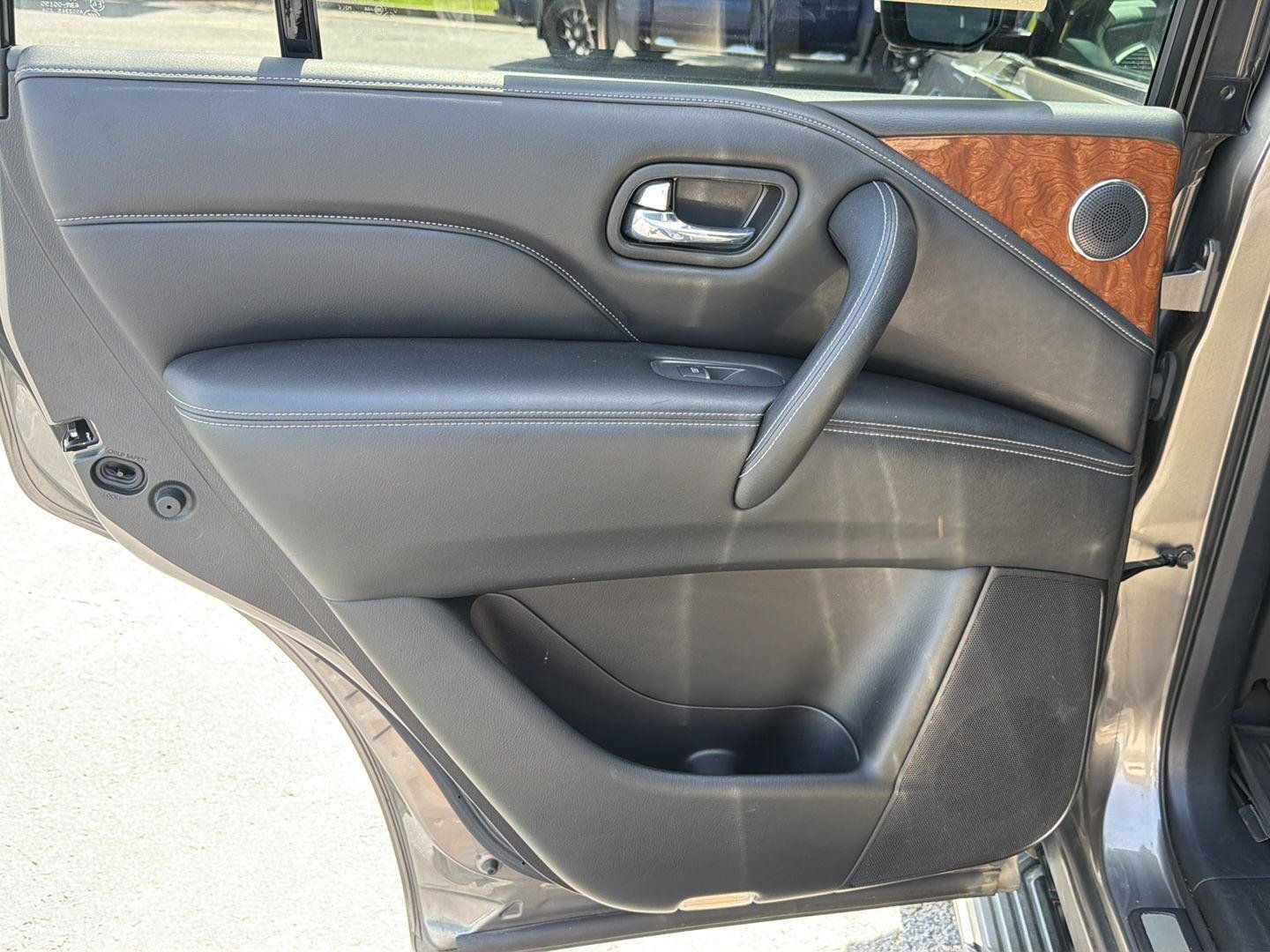 Used 2018 INFINITI QX80 2WD w/ Driver Assistance Package image 18