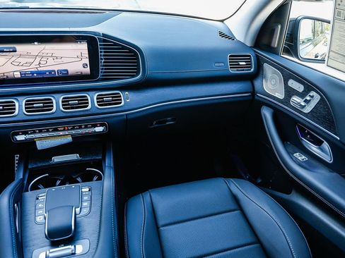 New 2026 Mercedes-Benz GLS 450 4MATIC image 15