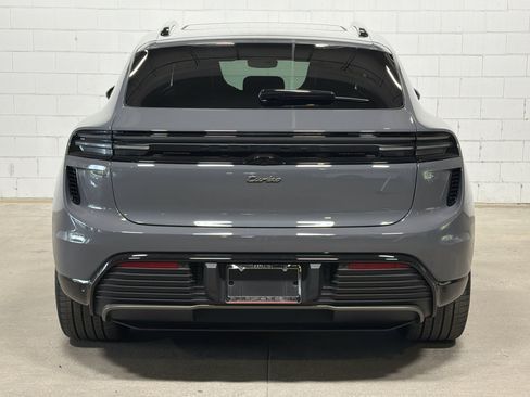 Certified 2025 Porsche Macan Turbo Electric AWD/4WD image 8