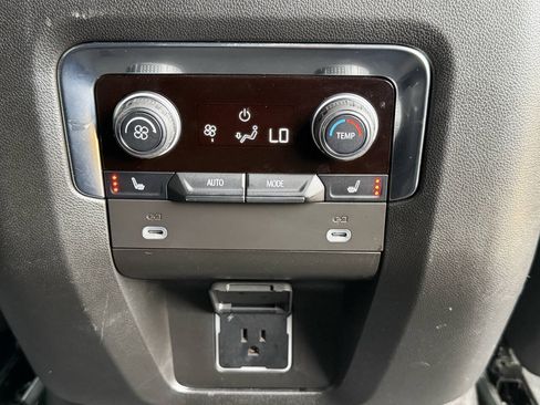 Used 2024 Chevrolet Suburban Premier AWD/4WD image 19