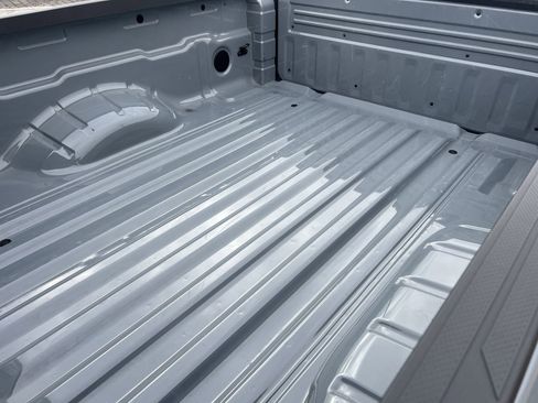 Used 2025 Nissan Frontier PRO-4X image 21