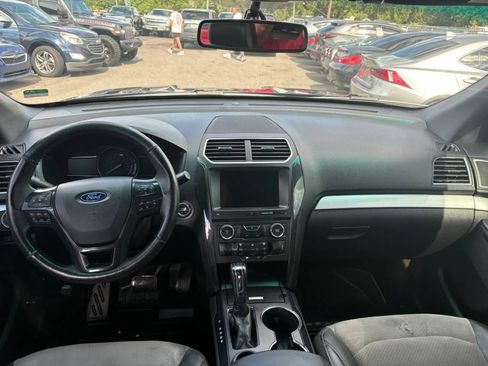 Used 2017 Ford Explorer XLT w/ Equipment Group 202A FWD image 13
