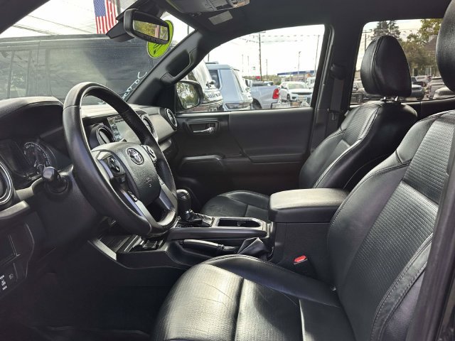 Used 2019 Toyota Tacoma TRD Sport AWD/4WD image 10