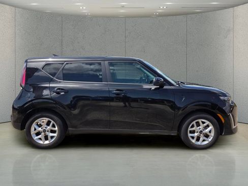 Used 2025 Kia Soul LX w/ LX Technology Package FWD image 6