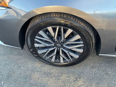 Used 2025 Nissan Altima 2.5 SV image 30