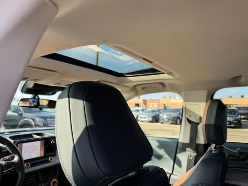 Used 2022 Ford Maverick Lariat w/ Lariat Luxury Package image 11