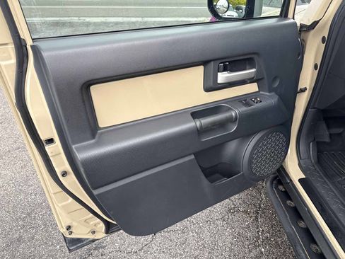 Used 2014 Toyota FJ Cruiser 4WD w/ Upgrade Package image 9