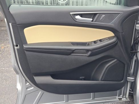 Used 2024 Ford Edge SE image 18