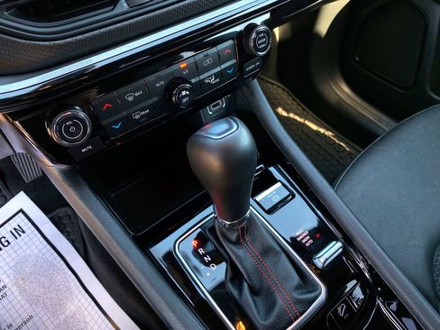 Used 2024 Jeep Compass Trailhawk image 16