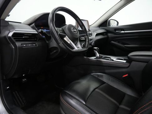 Used 2024 Nissan Altima 2.5 SR FWD image 7