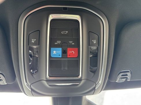 Used 2024 Jeep Wagoneer 4WD image 14