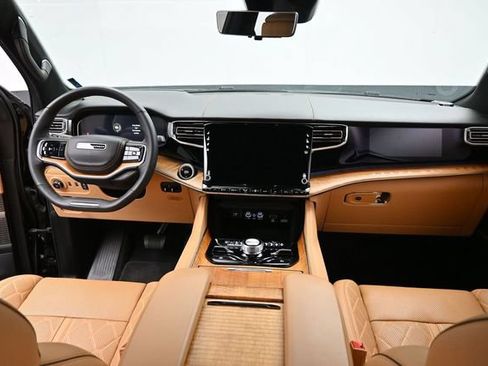 Used 2024 Jeep Grand Wagoneer Series III w/ Rear Seat Video Group 1 AWD/4WD image 18