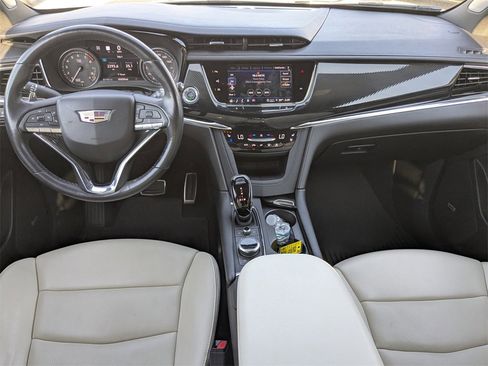 Used 2023 Cadillac XT6 Sport w/ Technology Package image 12