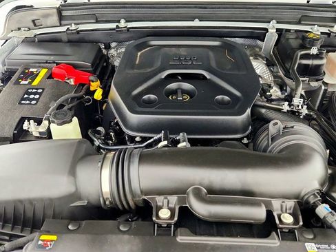 Used 2025 Jeep Wrangler Unlimited Sahara image 27