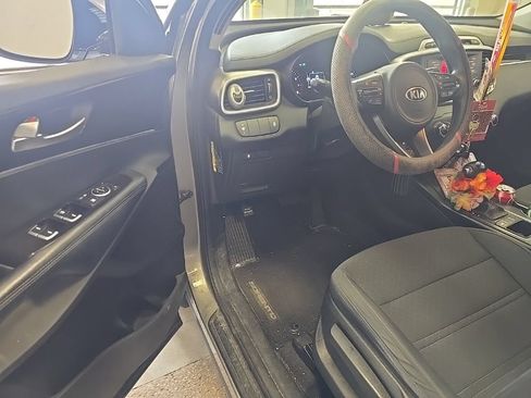 Used 2017 Kia Sorento L FWD image 5