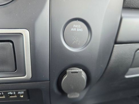 Used 2019 Nissan Titan S image 37