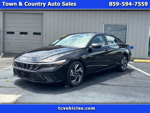 Used 2025 Hyundai Elantra SEL FWD image 1