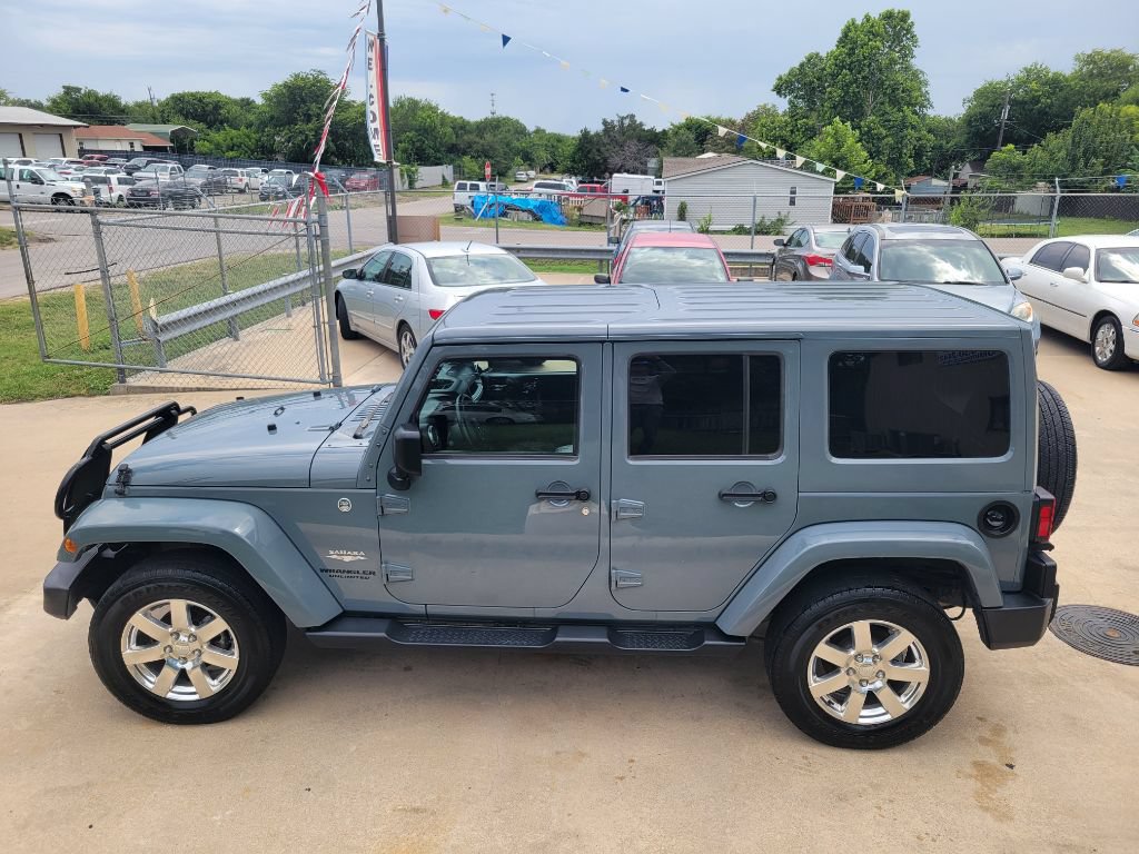 Used 2015 Jeep Wrangler Unlimited Sahara w/ Connectivity Group AWD/4WD image 6
