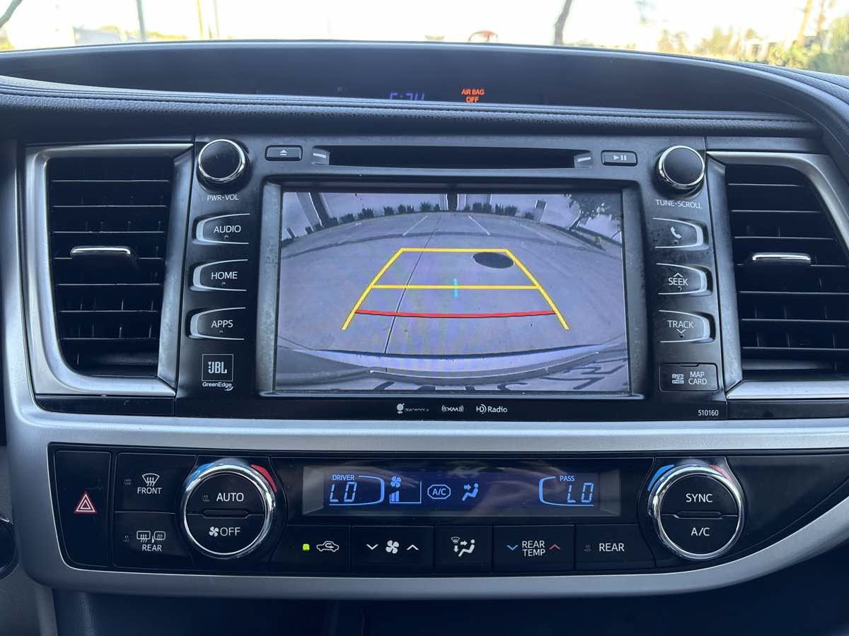 Used 2016 Toyota Highlander Limited AWD/4WD image 30