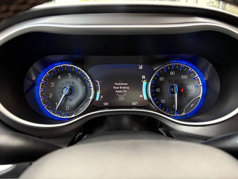 Used 2023 Chrysler Pacifica Touring-L FWD image 22